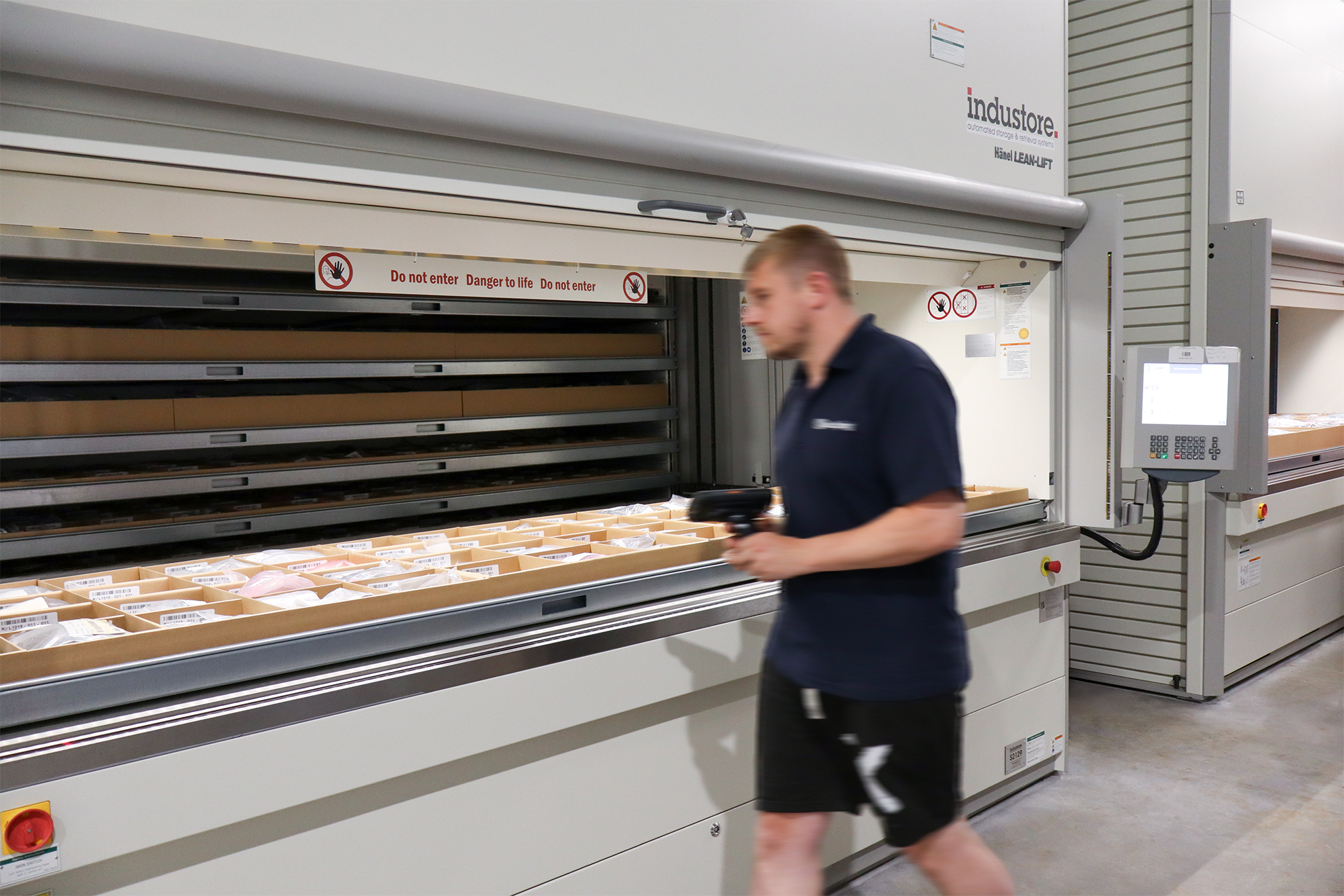 Warehouse Automation with AS/RS: Picker using Industore Lift